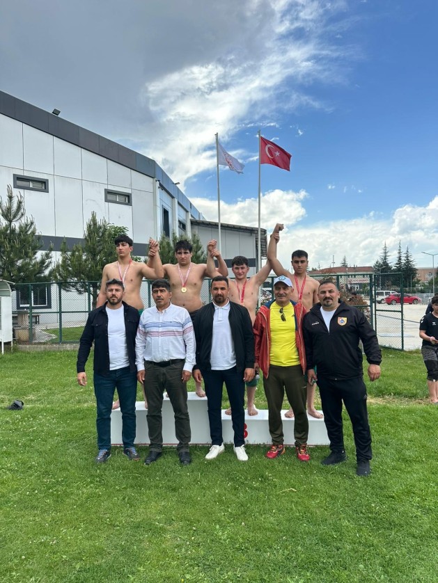 Tokat’ta gerçekleştirilen Gençler Karakucak Güreşleri İl Şampiyonası’n...