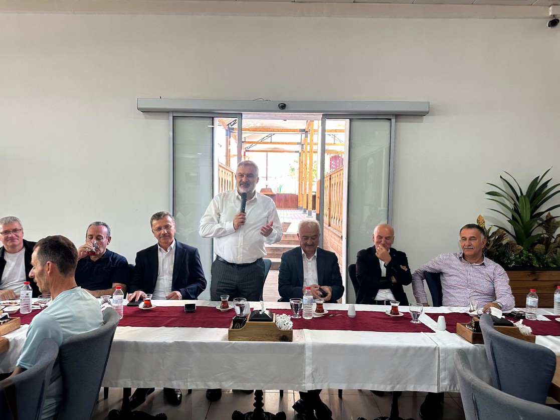 Belediye Başkanımız; Tokat Gençlik ve Spor İl Müdürü Haşim Eğer, Şube Müdürleri Oktay Güzel ve Muzaffer Sankur, Niksar Gençlik ve Spor İlçe Müdürü Hakan Aslan ve KYK Yurt Müdürü Haşim Erarslan ile birlikte Niksar KYK yurt personelleriyle bir araya geldi