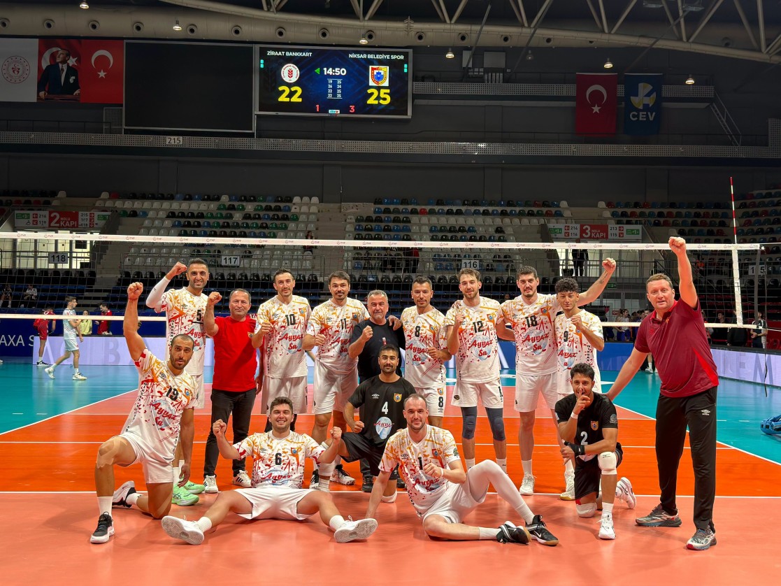 Arabica Coffee House Erkekler Voleybol 1. Ligi’nin 3. haftasında, deplasmanda Ziraat Bankkart Voleybol Takımı ile karşılaşan Niksar Belediyespor’umuz, zorlu ve çekişmeli geçen mücadeleden 3-1 galip ayrılarak önemli bir başarıya imza attı
