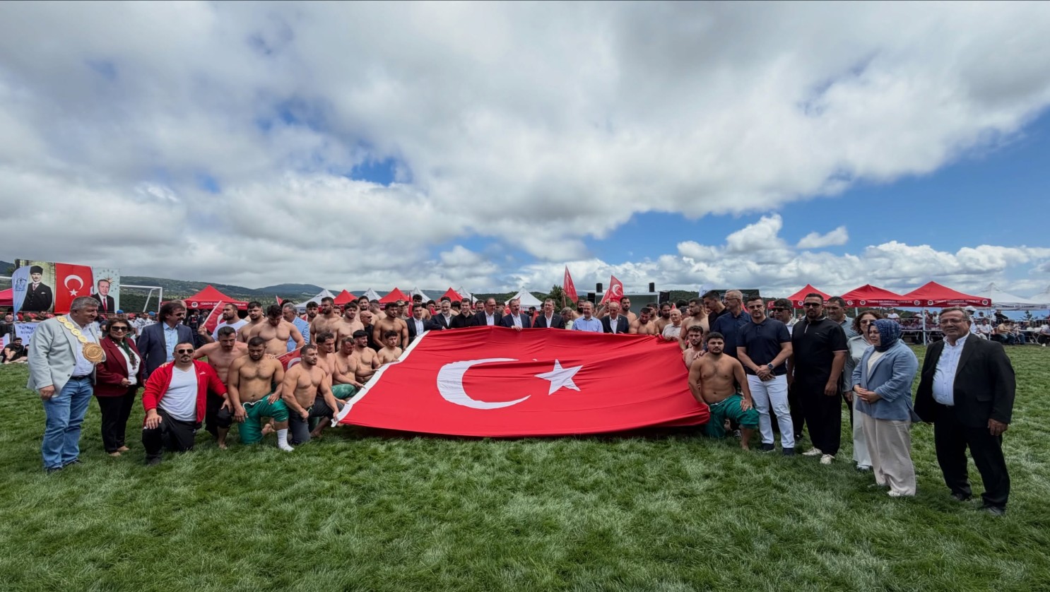 8. Ahi Pehlivan Karakucak Güreşleri ve Büyükler Karakucak Türkiye Şampiyonası büyük bir coşku ve yoğun katılımla tamamlandı