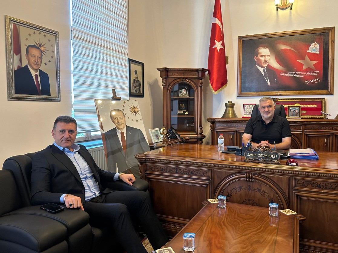 Belediye Başkanımız Sayın Semih Tepebaşı, iş insanı Mahmut Yedirir’i makamında ağırladı