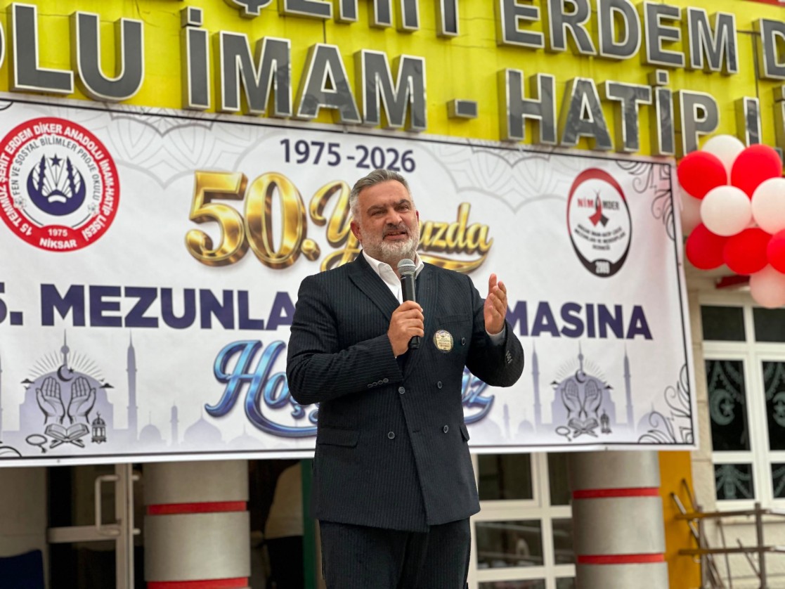 Belediye Başkanımız Semih Tepebaşı, 15 Temmuz Şehit Erdem Diker Anadolu İmam Hatip Lisesi’nin kuruluşunun 50. yılı kapsamında düzenlenen 5. Mezunlar Buluşması programına katıldı