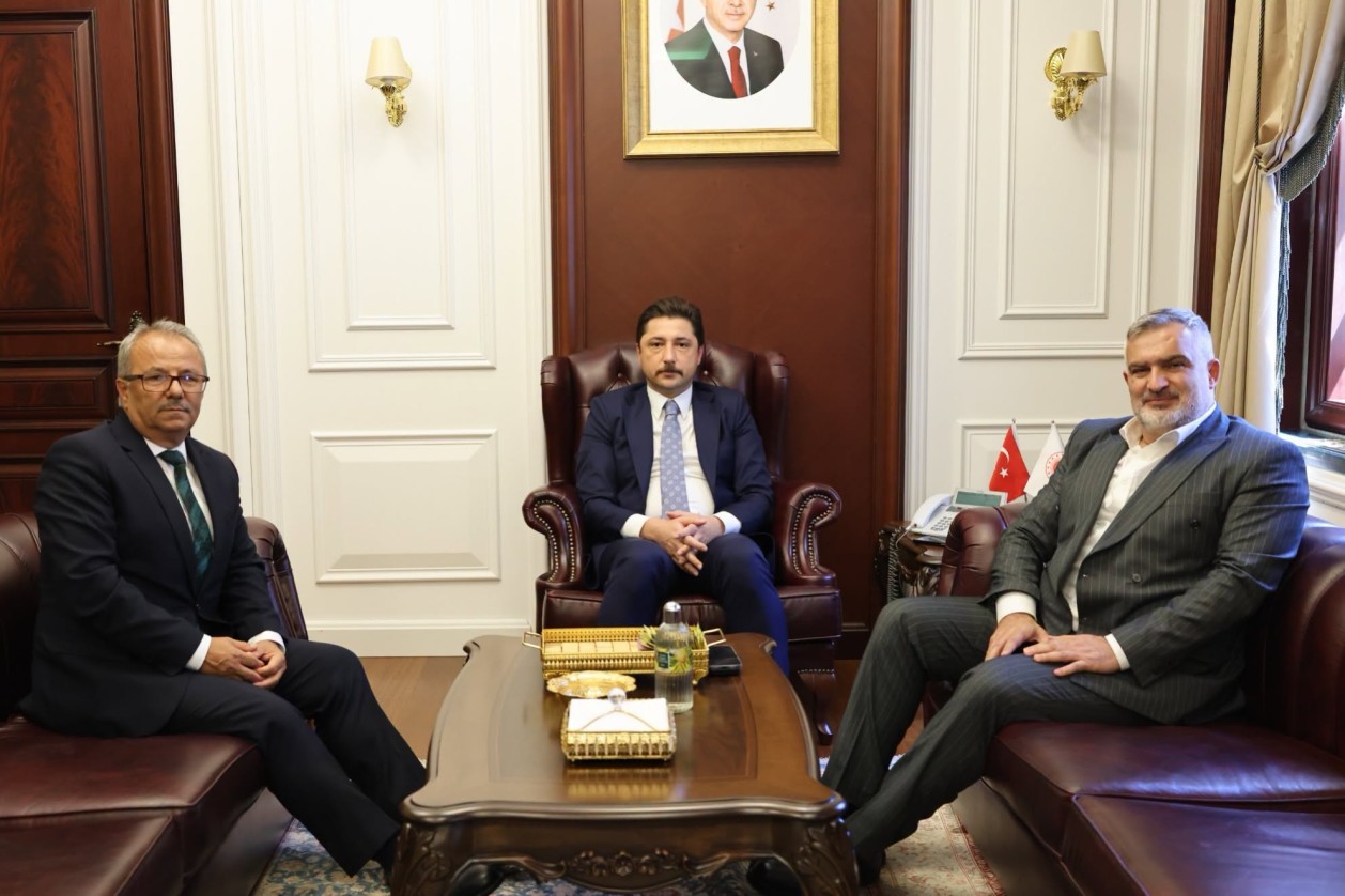 Belediye Başkanımız Semih Tepebaşı, Ankara programı kapsamında Adalet Bakan Yardımcımız, kıymetli hemşehrimiz Sayın Burak Ceyhan’ı makamında ziyaret etti