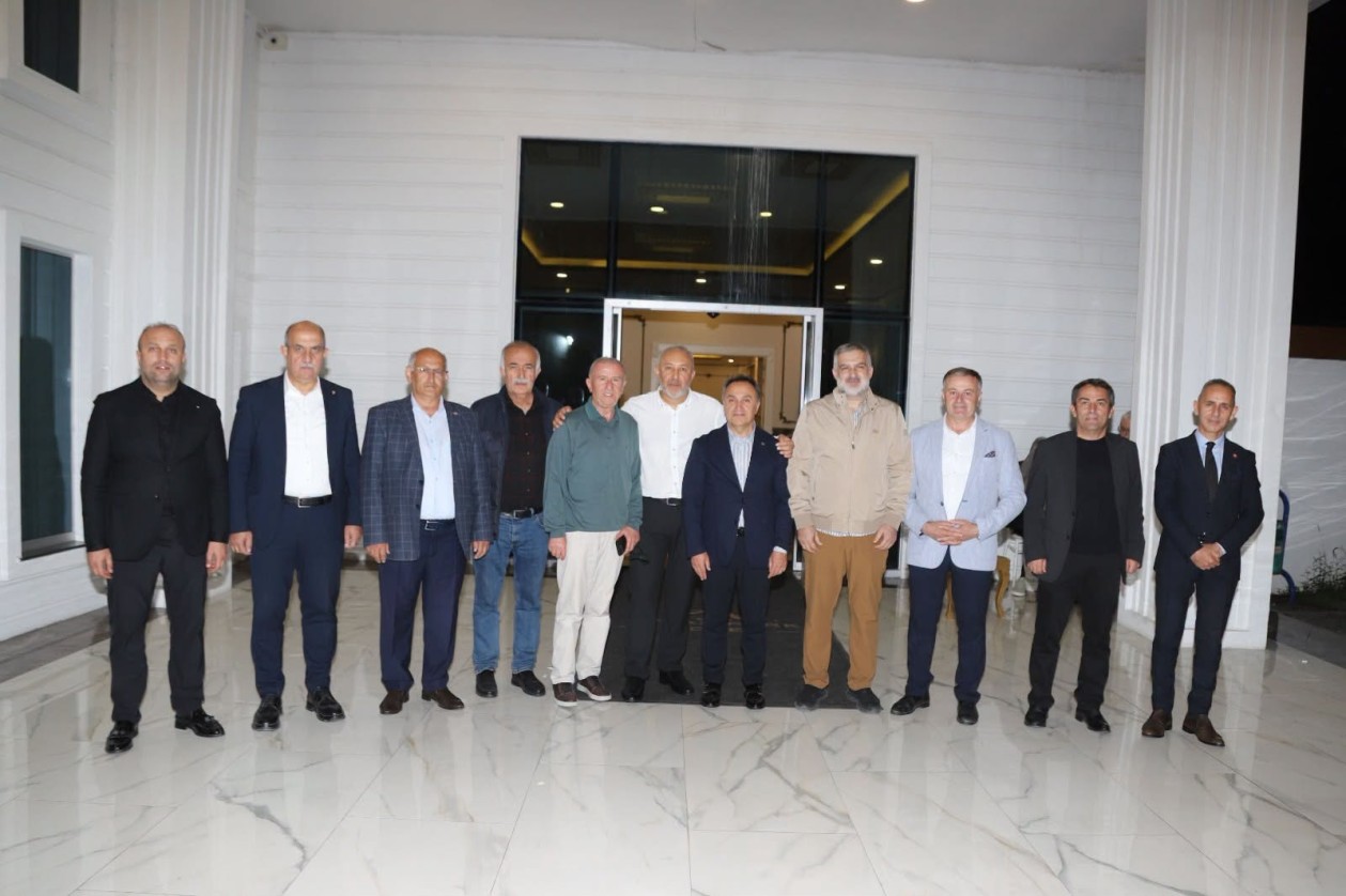 Belediye Başkanımız Semih Tepebaşı, Edanur Yaşar ile Ahat Buğra Yeteroğlu çiftimizin düğün törenine katılarak mutluluklarına ortak oldu