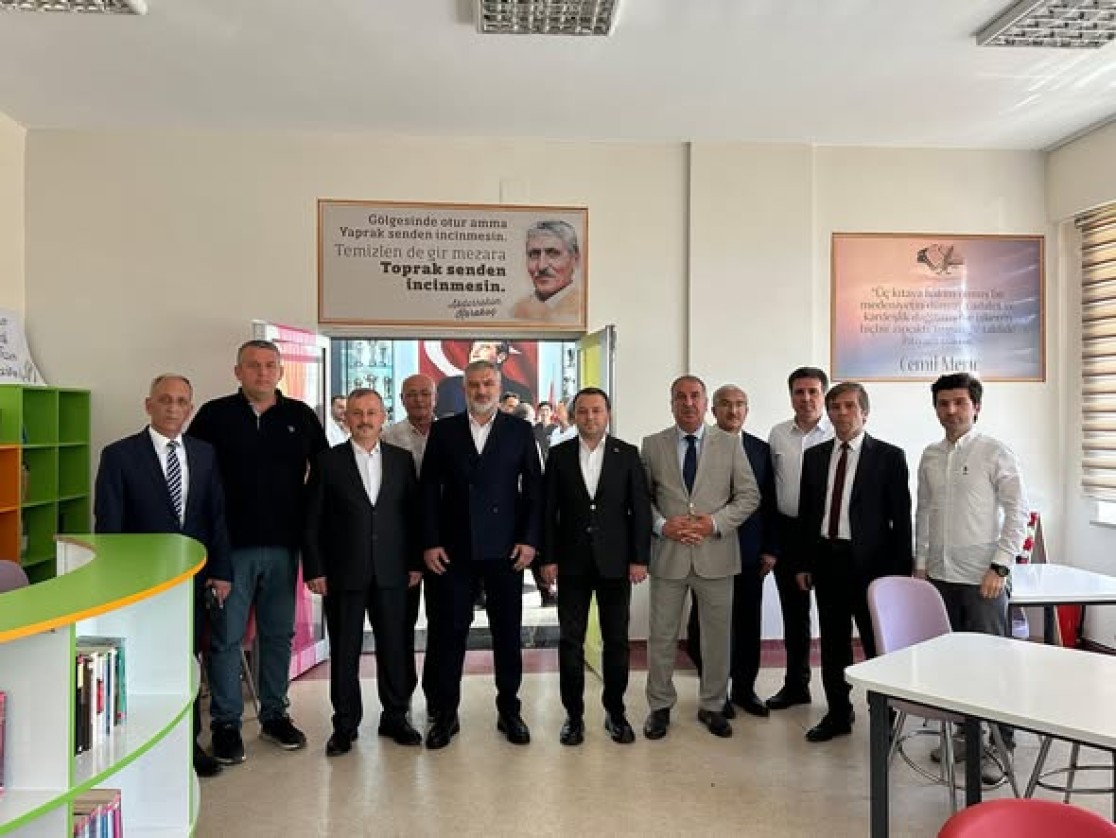 Belediye Başkanımız Semih Tepebaşı, Niksar Anadolu Lisesi’nde düzenlenen yıl sonu etkinliğine katıldı