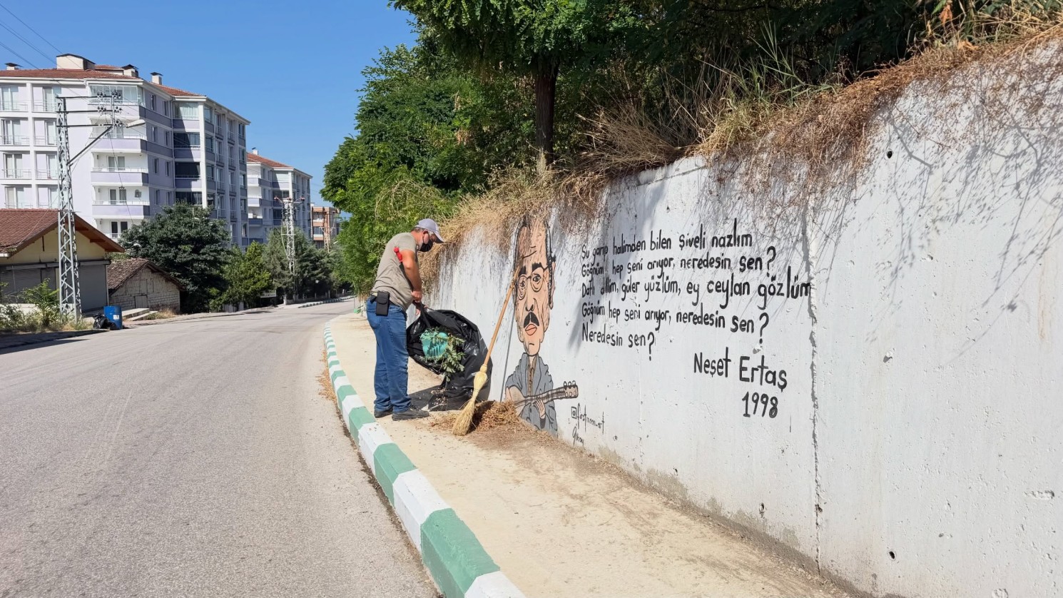 Belediyemiz Temizlik İşleri Müdürlüğü ekiplerimiz tarafından ilçemiz genelinde mahallelerimizde kapsamlı mıntıka temizlik çalışmaları aralıksız devam ediyor
