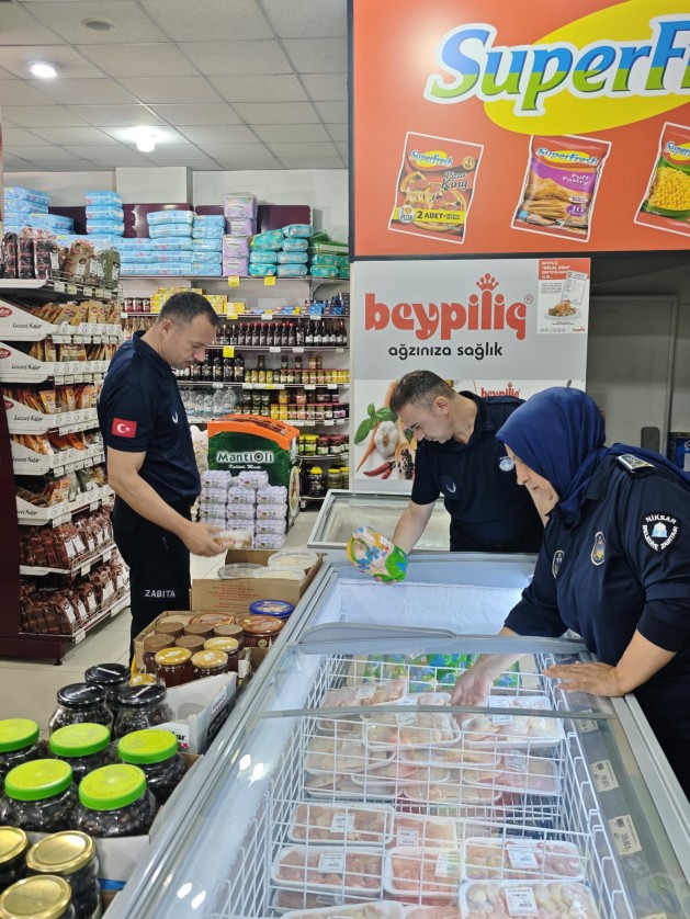 Belediyemiz Zabıta Müdürlüğü ekiplerince, ilçemiz genelinde faaliyet gösteren marketlere yönelik denetimler gerçekleştirildi