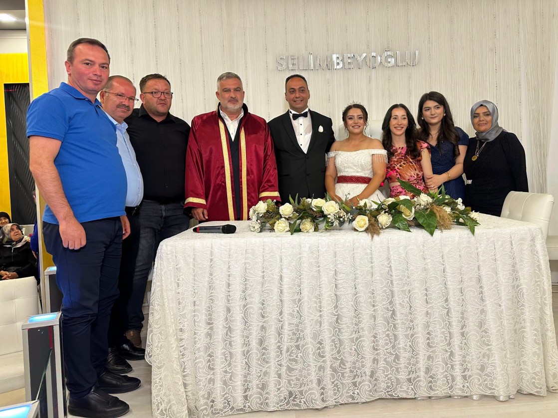 Bir ömür boyu mutluluklar diliyoruz