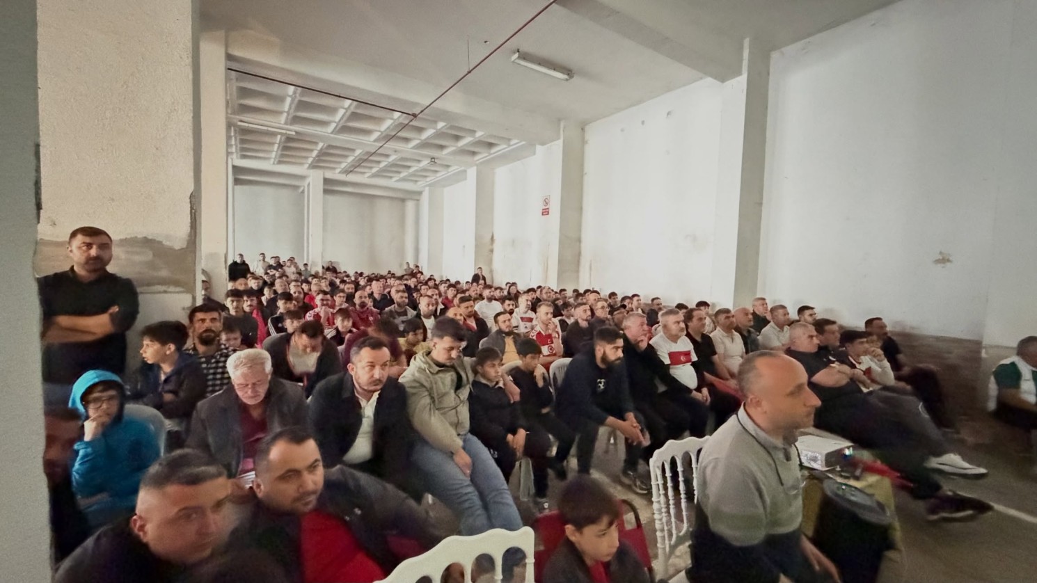 Niksar Belediye Başkanımız Semih Tepebaşı, hazırladığımız alanda Niksarlı hemşehrilerimizle birlikte A Milli Takımımızın Dünya Kupası heyecanına ortak oldu. 🇹🇷⚽