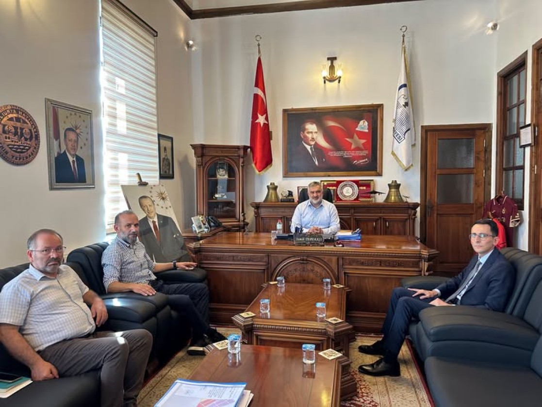 Niksar İlçe Seçim İşleri Müdürlüğü görevine yeni başlayan Alparslan Arıkan, Belediye Başkanımız Semih Tepebaşı’nı makamında ziyaret etti