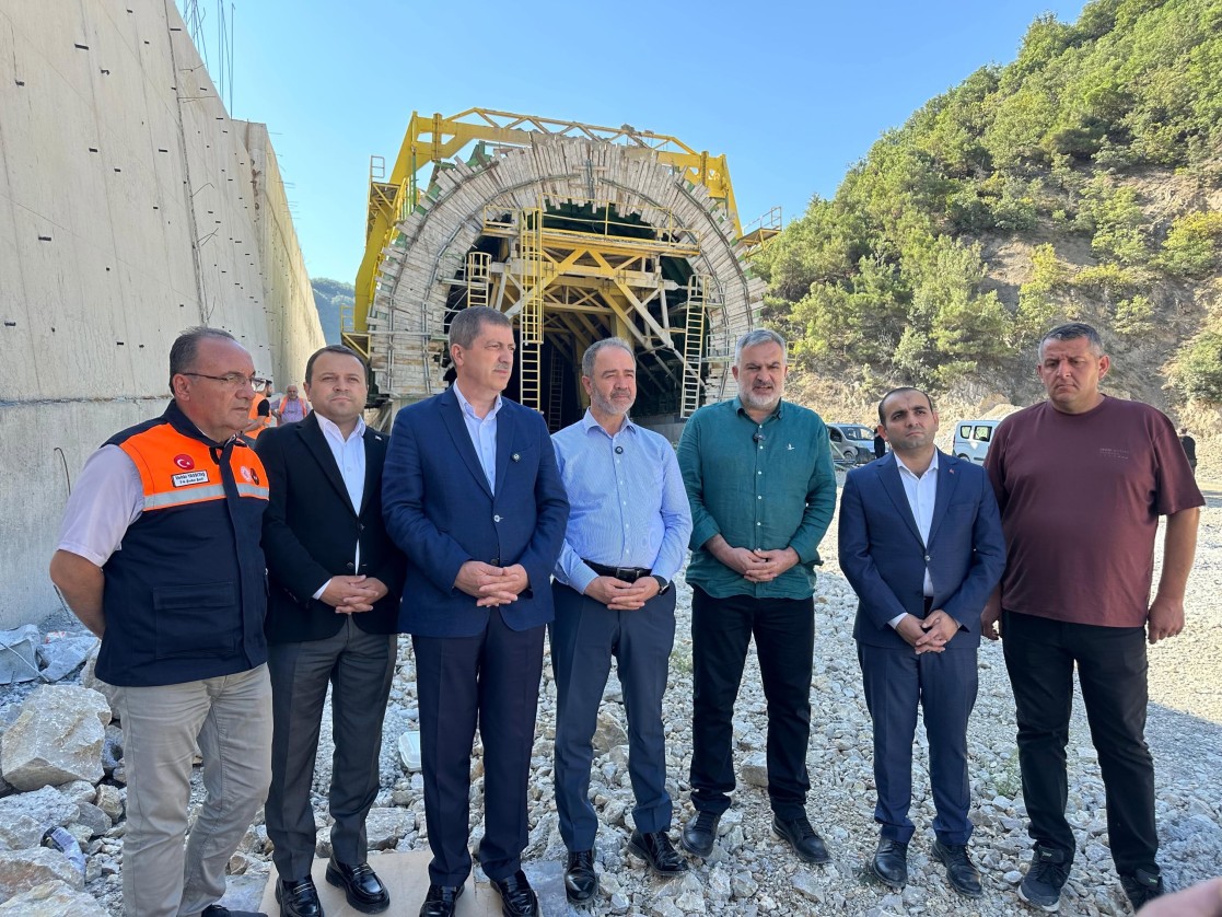 Niksar–Tokat yolunda devam eden çalışmaları yerinde incelendi.