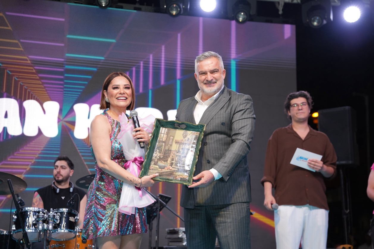🎶 NİKSAR’DA 90’LAR RÜZGÂRI ESTİ!