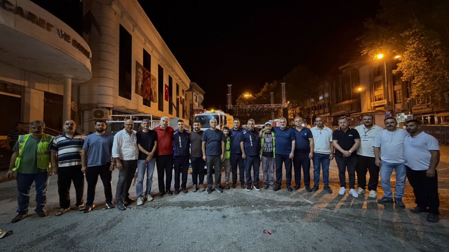 Programımızın sona ermesinin ardından Belediye Başkanımız Semih Tepebaşı, etkinlik alanında görev yapan mesai arkadaşlarımızı ziyaret etti